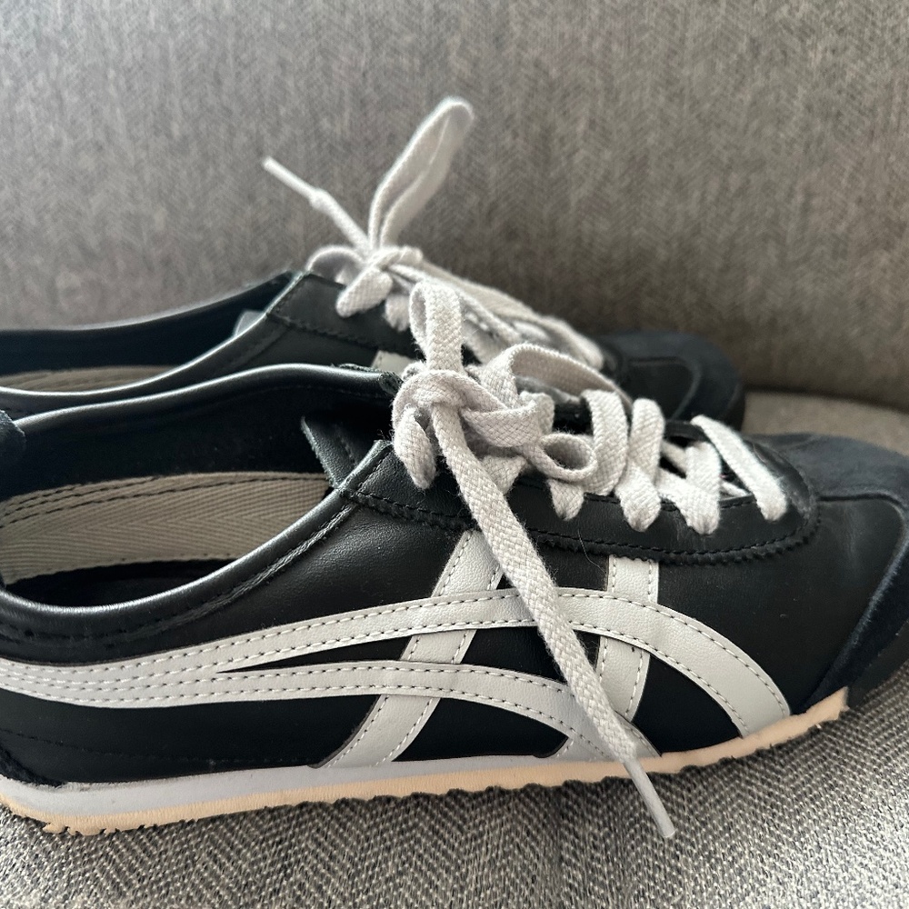Women’s size 7 Asics Onitsuka Tigers samples worn once